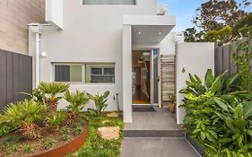 Whitewash Beachfront Apartment On The Esplanade